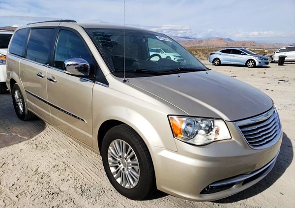 Chrysler Town &amp; Country cena 33000 przebieg: 97014, rok produkcji 2013 z Boguchwała małe 67